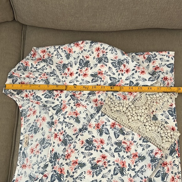 Hollister Cropped Floral Embroidered Sleeve Top - Picture 8 of 12